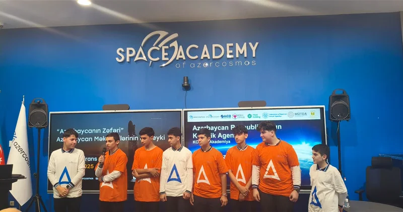 Первый спутник, созданный азербайджанскими школьниками, был выведен на орбиту ФОТО