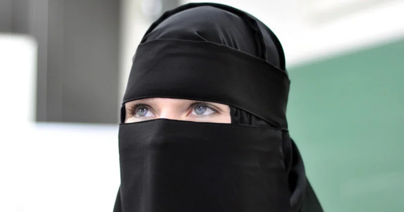 Qazaxıstanda niqab taxanlara 80 dollaradək cərimə tətbiq olunacaq