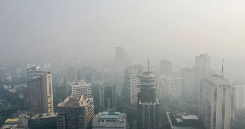 Hindistanın paytaxtı Dehlini zəhərli duman bürüyüb