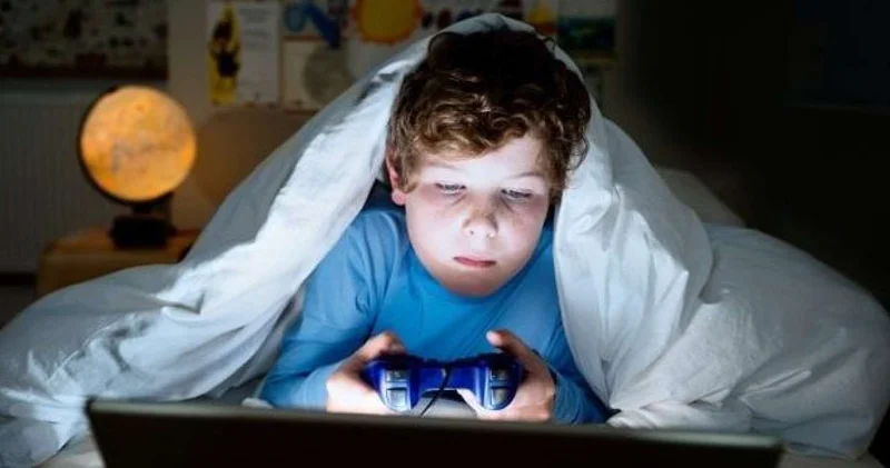 Uşaqlar üçün səssiz TƏHLÜKƏ: Övladlarımızı ölümə aparan bu oyunlardan necə qoruyaq? VİDEO