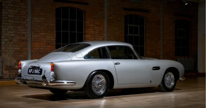 1200 dollara alınan Ceyms Bondun avtomobili min dəfədən çox bahalaşdı FOTO