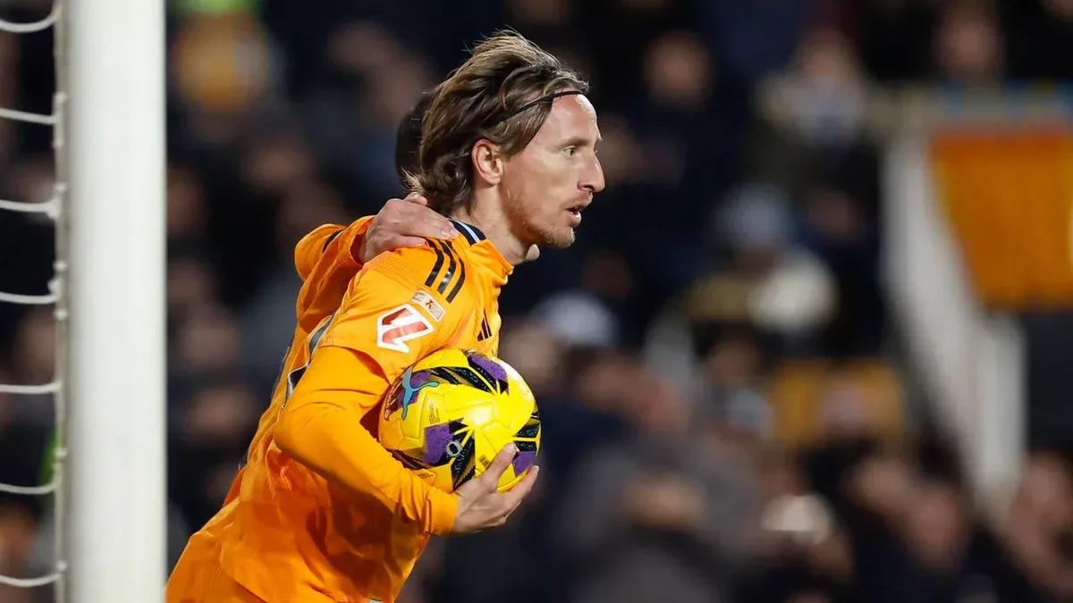 Modric Realın tarixi onluğuna daxil oldu