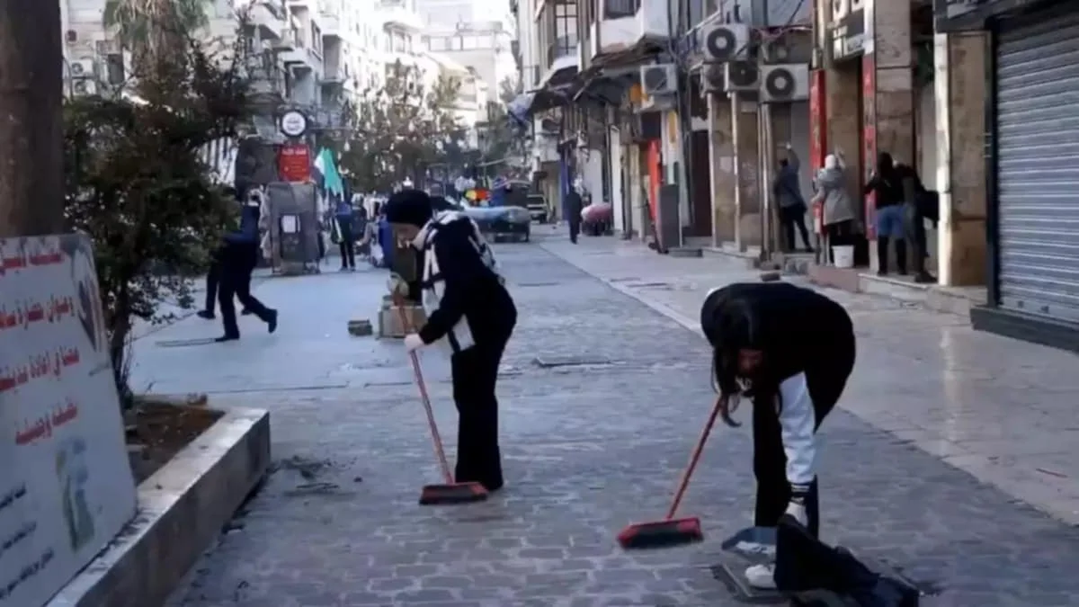 Suriyada yeni həyat: Küçələr zibillərdən təmizlənir