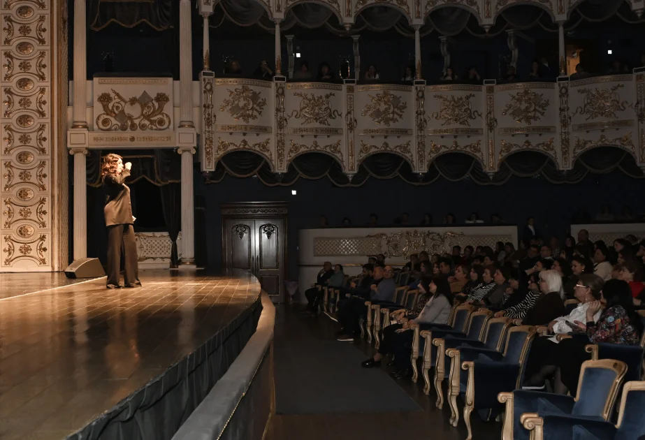 Musiqili Teatrda “Dilarənin Yeni il hədiyyəsi” adlı stendap keçirilib AZƏRTAC