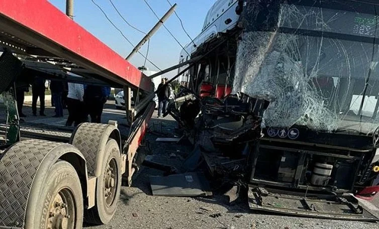 Bakıda sərnişin avtobusu “Volvo” ilə toqquşdu Ölən və yaralanlar var / FOTO