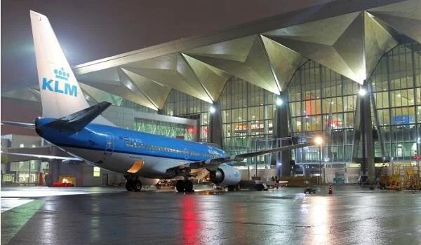 “Pulkovo” hava limanı bağlandı