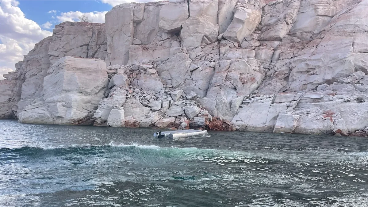 Cənubi Koreyada qayıq qayalara çırpılıb, 3 nəfər ölüb