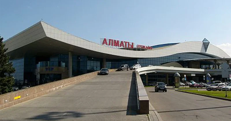 Almatıda 28 aviareysdə GECİKMƏ