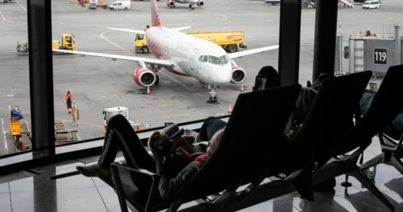 Venesueladakı vəziyyətə görə minlərlə turist Karib adalarını tərk edə bilmir