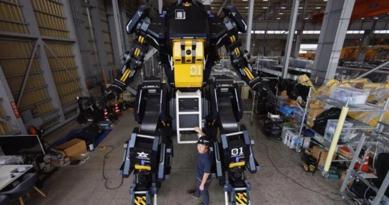 Японская компания представила гигантского пилотируемого робота ВИДЕО