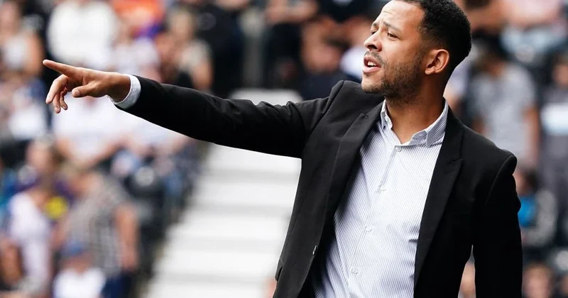 “Çelsi”nin gələcək baş məşqçisi ulduz müdafiəçini istəyir