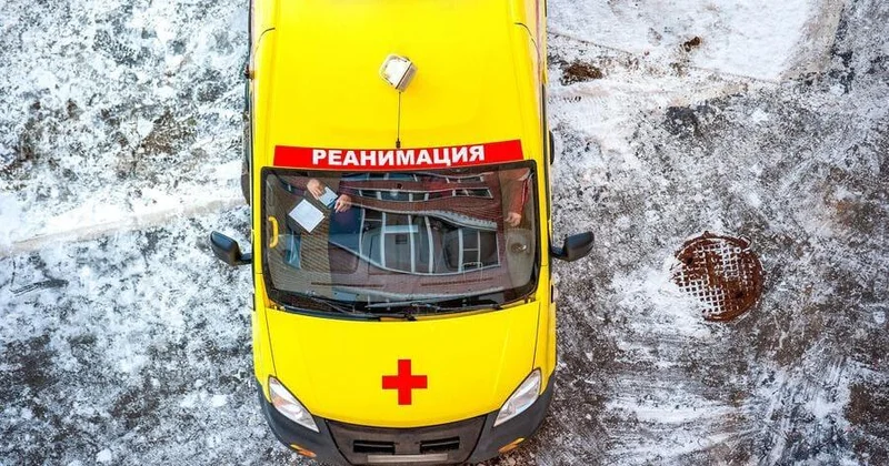 Rusiyada avtomobil avtobus dayanacağına çırpıldı