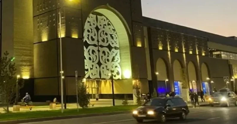 В Казахстане эвакуировали посетителей торгового центра после сообщения о минировании