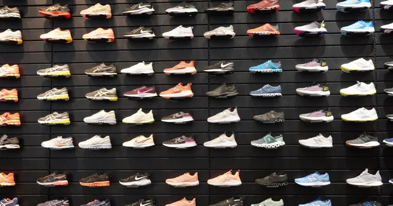 2026 cı ilin əsas idman ayaqqabı trendi: Nə klassik, nə də... (FOTO)