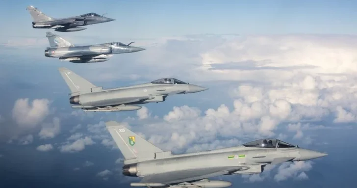 ВВС Британии и Франции ударили по подземному складу оружия ИГ