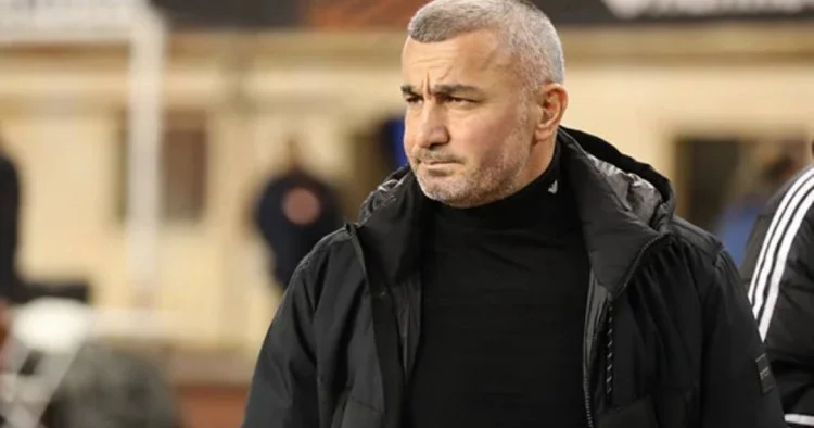 Cismi toplanışda, ruhu uzaqlarda olan Qarabağ lılar Qurban Qurbanov bu durumda olan komandanı Ayntraxt la oyuna hazırlamalıdır