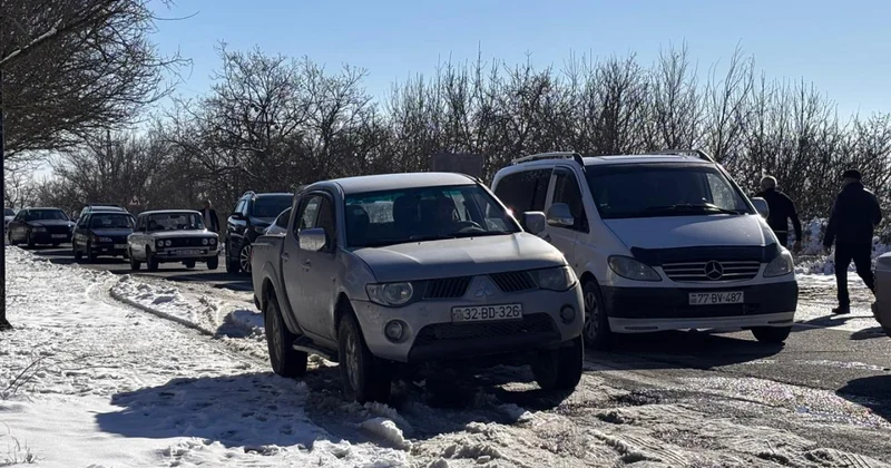 Ağsu dolaylarında nəqliyyatın hərəkəti tamamilə dayandı FOTO