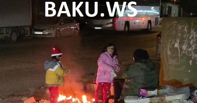 Bakıda qadın azyaşlı qızlarla küçədə gecələyir