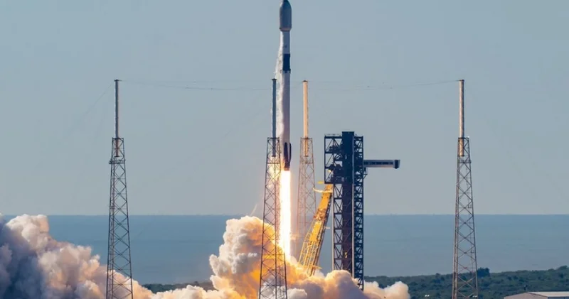 “SpaceX“ “Starlink“ internet peyklərindən ibarət onlarla qrupu orbitə çıxarıb