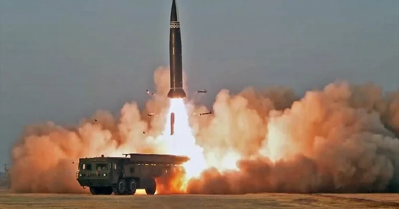 КНДР запустила две ракеты с изменяющейся траекторией полета