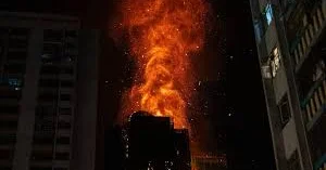 Honkonqda daha bir bina yandı Ölən var