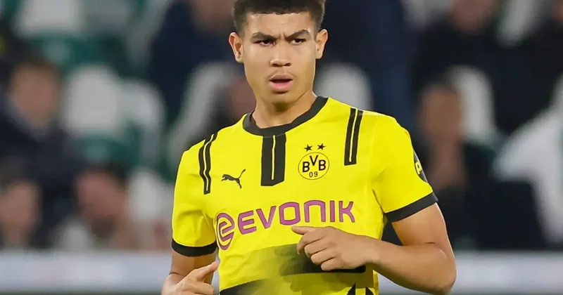 Borussiya hücumçusunu satdı