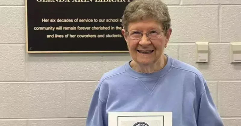 61 ildir eyni məktəbdə çalışır: Şagirdi müəllim oldu, ondan əvvəl təqaüdə çıxdı