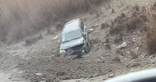 Zabratda avtomobil dərəyə aşdı VİDEO