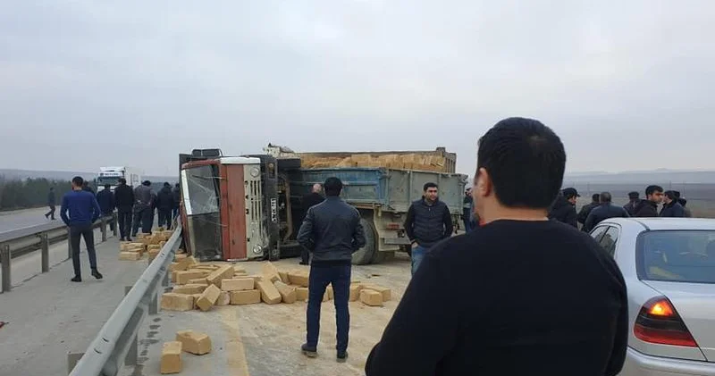 Ələt Astara yolunda qəza: KamAZ və Hunday toqquşdu