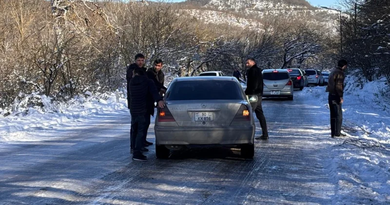 Bakı Şamaxı Yevlax yolunda nəqliyyatın hərəkəti dayandırılıb