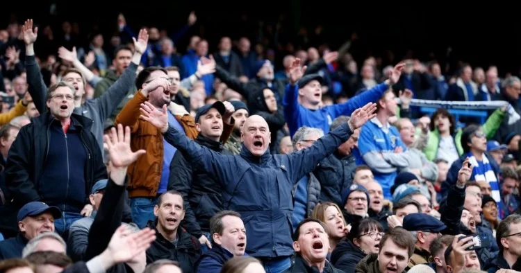Çelsi azarkeşlərindən Roman Abromoviç! şüarı Mançester Siti ilə matçda