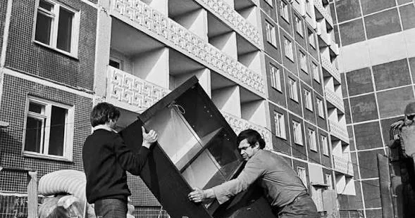 Sovet ənənəsi geri qayıdır: Əhaliyə pulsuz mənzil...