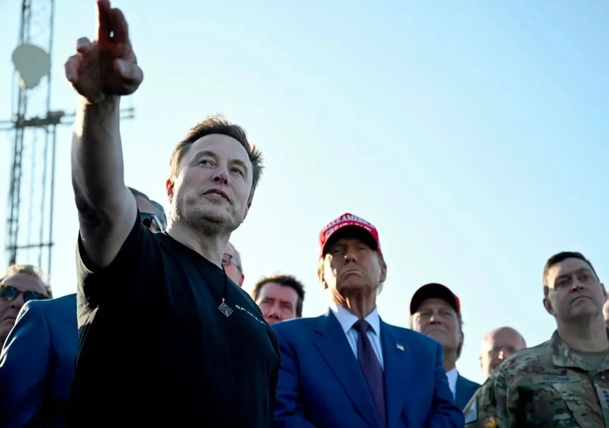 Musk Trampın “xüsusi dövlət qulluqçusu” tituluna layiq görülüb