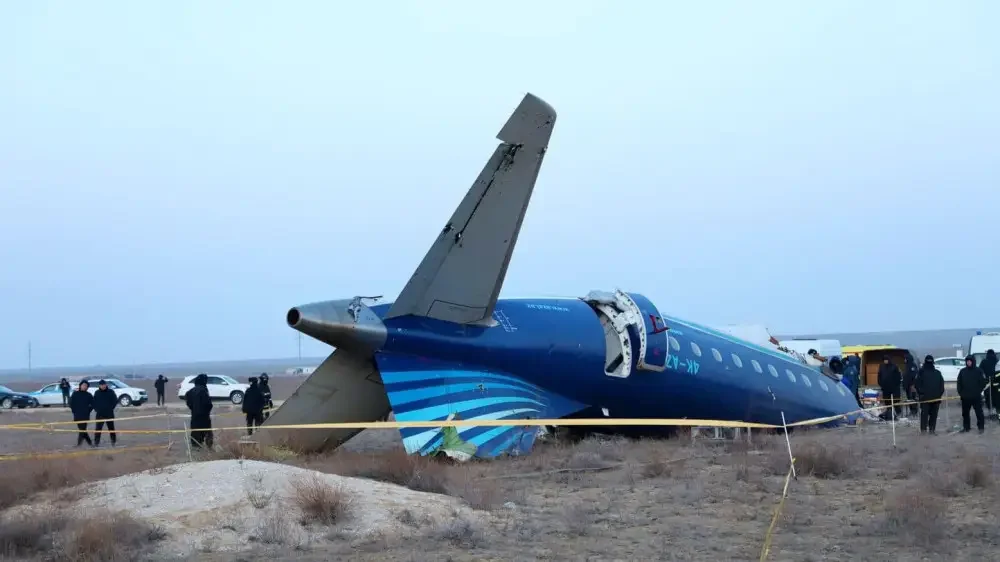 AZAL təyyarəsindən çıxarılan yad cisimlərin FOTOları yayıldı