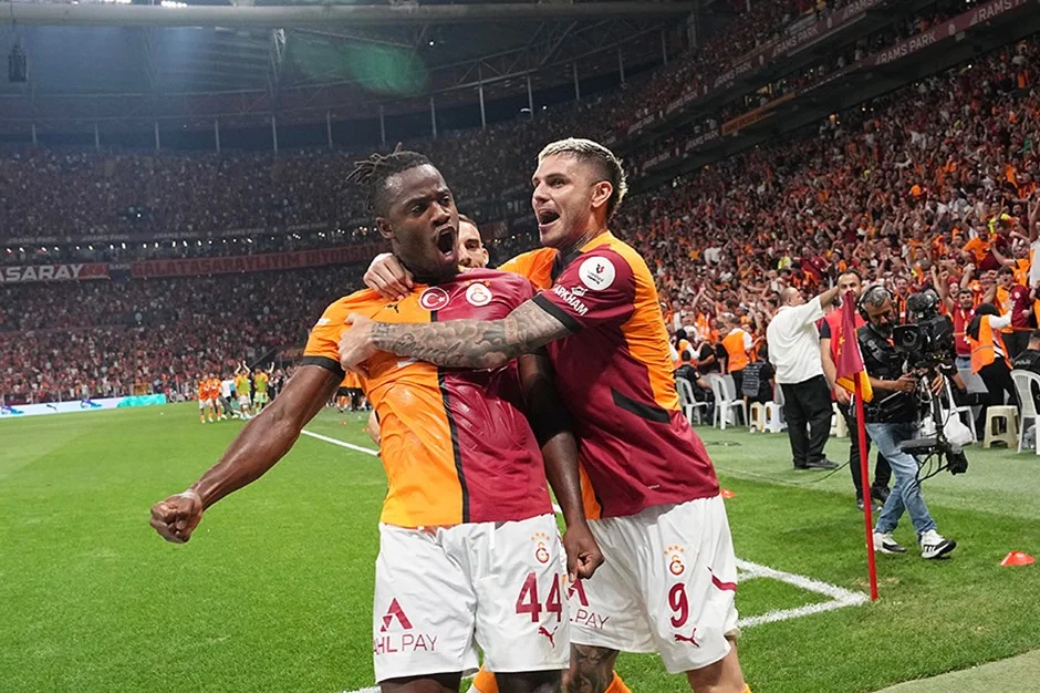 Qalatasaray hücumçusunu Ayntraxt a satdı