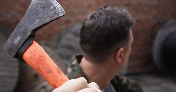 Qardaşı uşaqlarını baltalayan əmi həbsdə öldü KONKRET