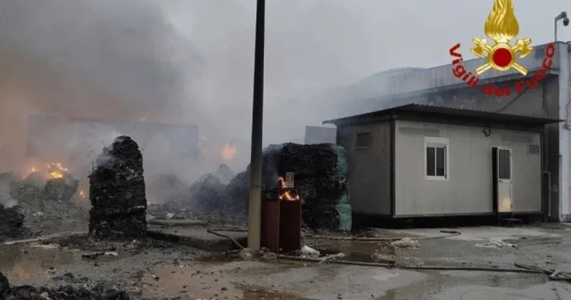 İtaliyada plastik tullantı zavodu yanır, xəsarət alan yoxdur