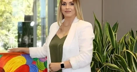 Zərərçəkənlər dələduzluqda təqsirləndirilən bağça direktorunun əməllərindən danışdılar