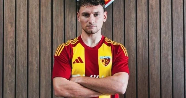 Superliqa təmsilçisi yunan klubundan futbolçu transfer etdi