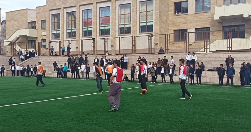 Xankəndidə məktəblilər arasında minifutbol turniri keçirilib FOTO