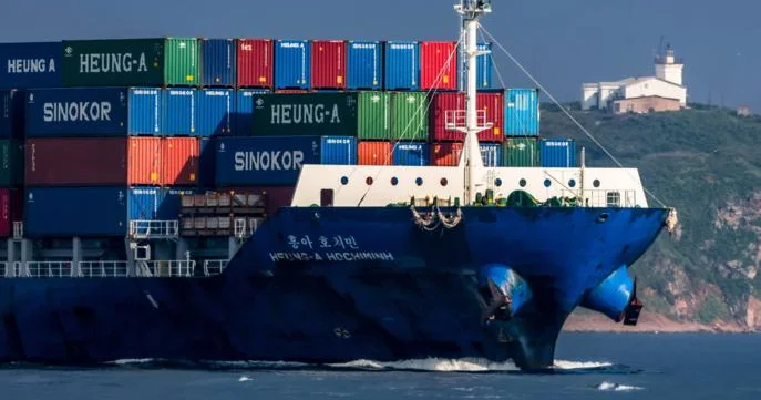 Estoniya Rusiya dənizçilərinin olduğu konteyner gəmisini saxlayıb