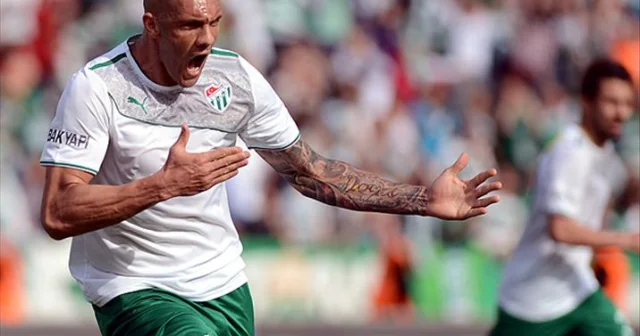 Türkiyədə həbs edilən futbolçunun xanımı: Onu 30 il cəza alanlarla bir yerdə niyə saxlayırlar?