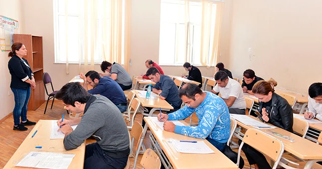 Köçürməyə şərait yaradan 159 imtahan nəzarətçisi işdən çıxarılıb