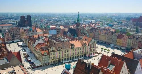 Polşa Epşteynlə bağlı bu addımı atan ilk ölkə oldu