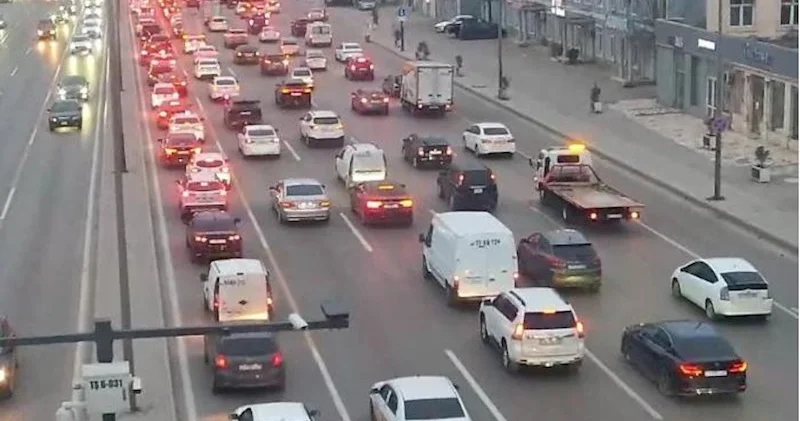 Küləyə görə sürət həddi endirildi 16 yolda tıxac var