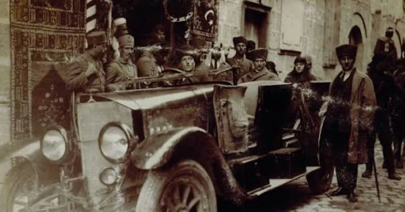 Atatürkün nadir şəkillərindən ibarət fotoalbom nəşr edilib