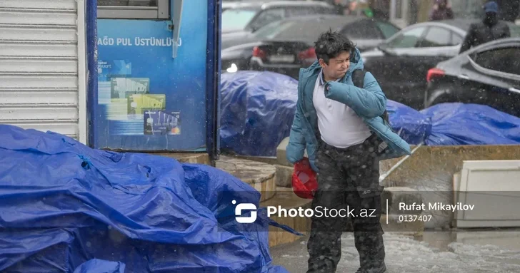 Репортаж из Баку, накрытого метелью и сильным ветром