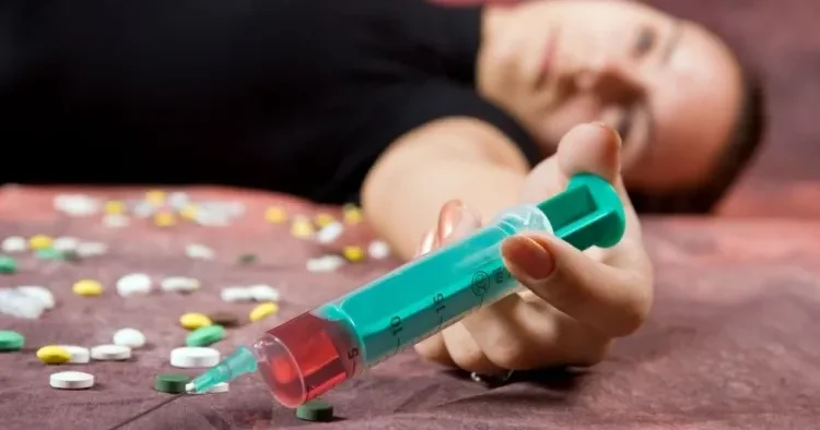 Narkotik istifadə edən şəxs sağalmır? Həkimdən AÇIQLAMA