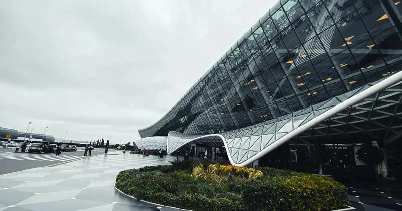 Повлияла ли плохая погода на работу аэропорта в Баку? Официальный ответ