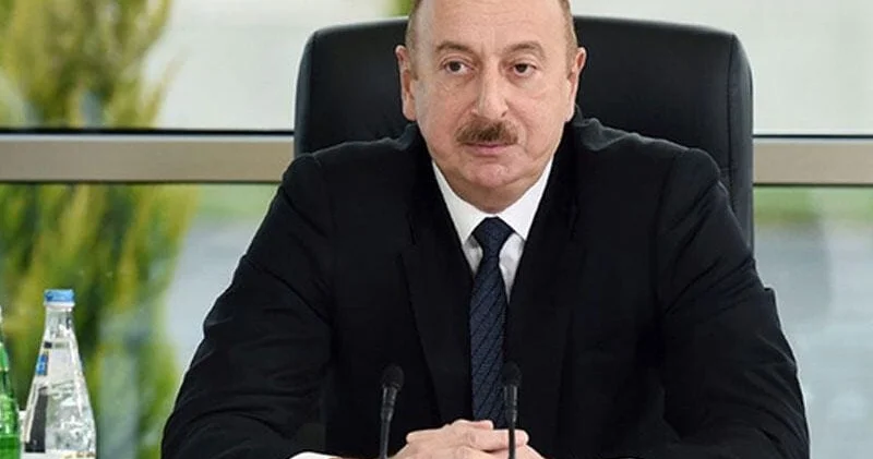 Prezidentə mükafat təqdim olunur CANLI